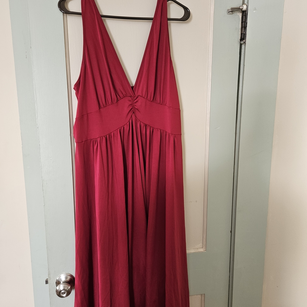 Elegant Red V-Neck Dress‎